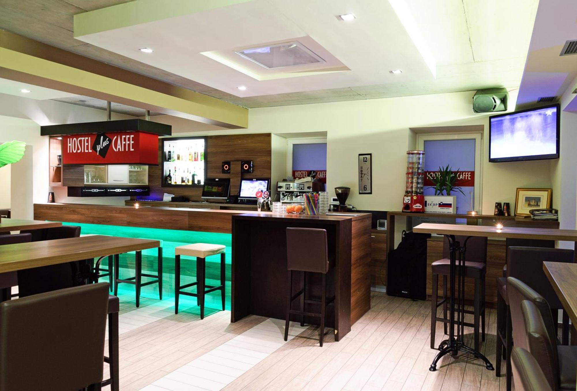 Hostel Plus Caffe Petrovče 외부 사진