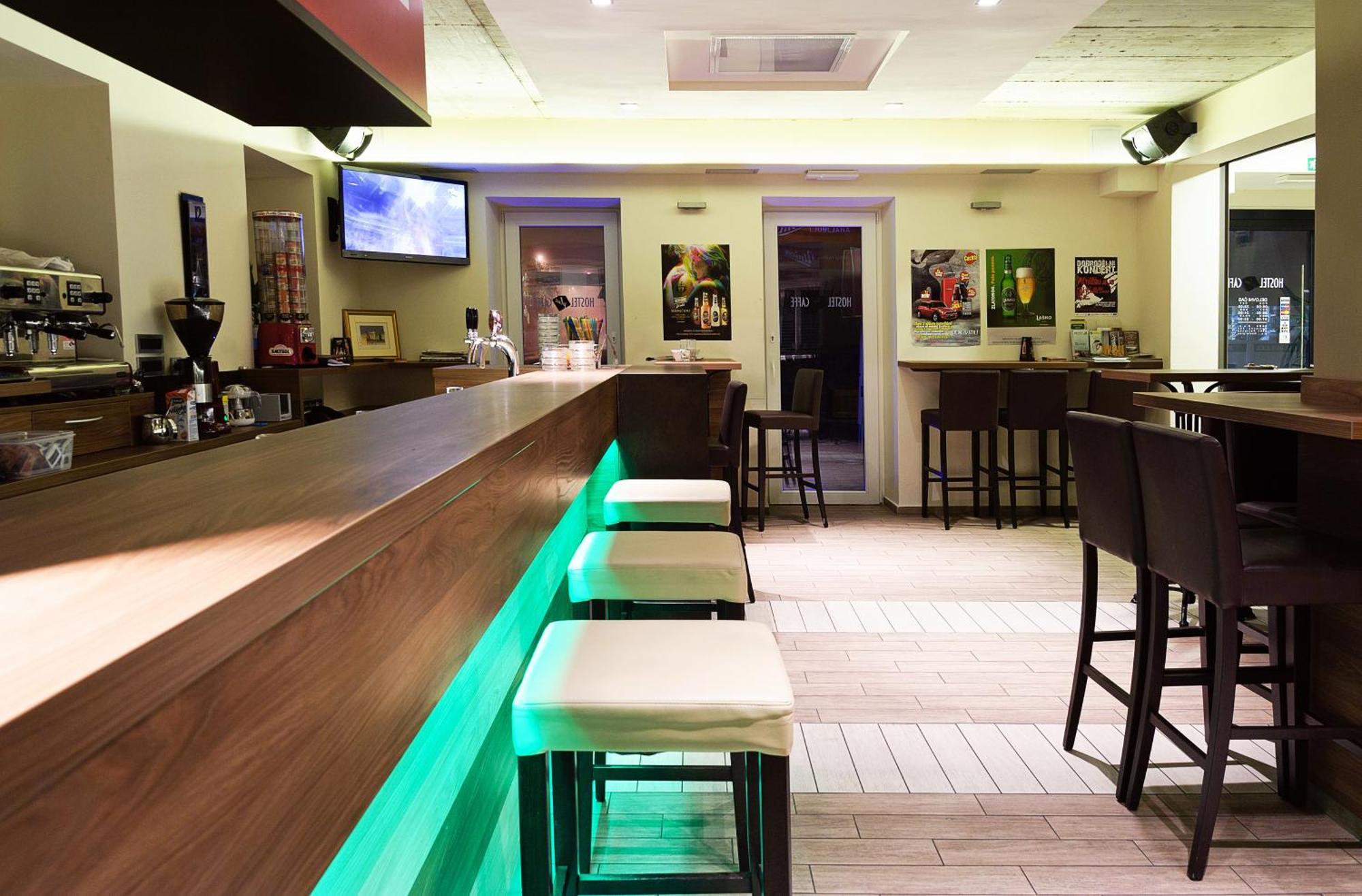 Hostel Plus Caffe Petrovče 외부 사진
